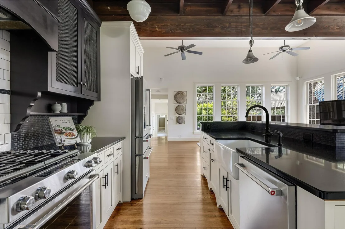 Photo of 4705 Fairview DR