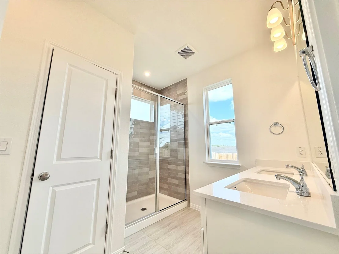 Photo of 476 Young ST