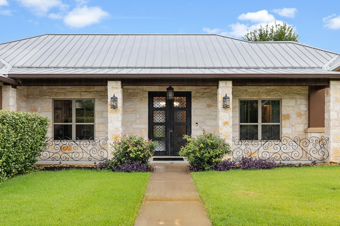 Photo of 201 Eagle Valley LN