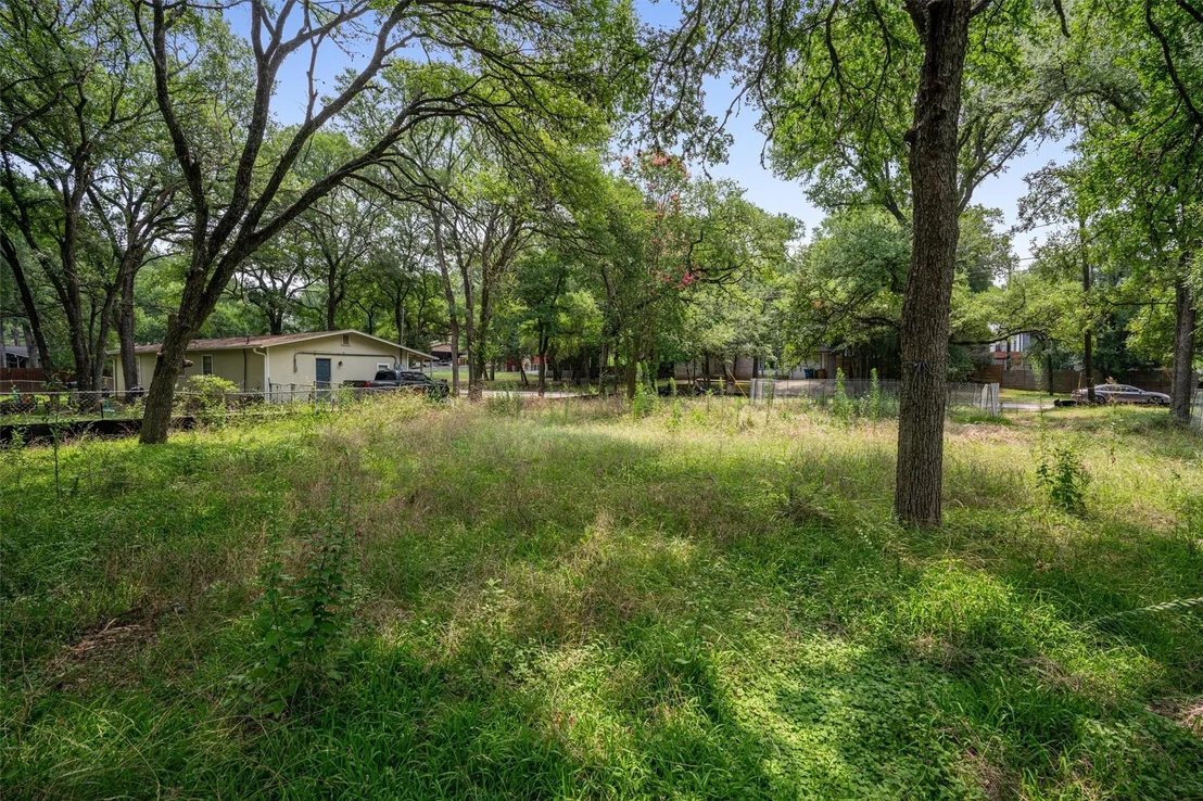 Photo of 4100 Leslie Ave