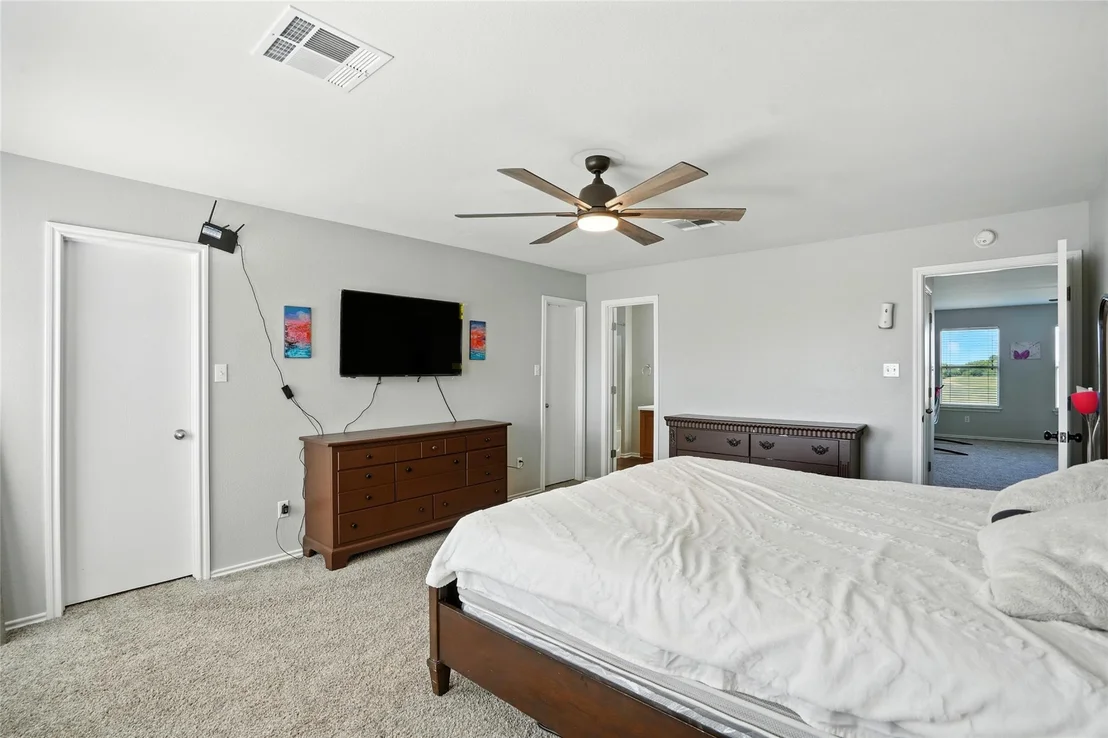 Photo of 221 Herrera TRL