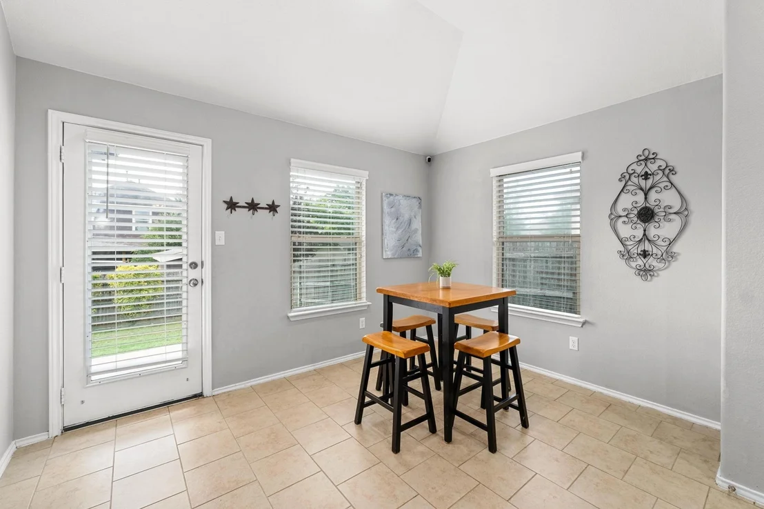 Photo of 160 Vermilion Marble TRL
