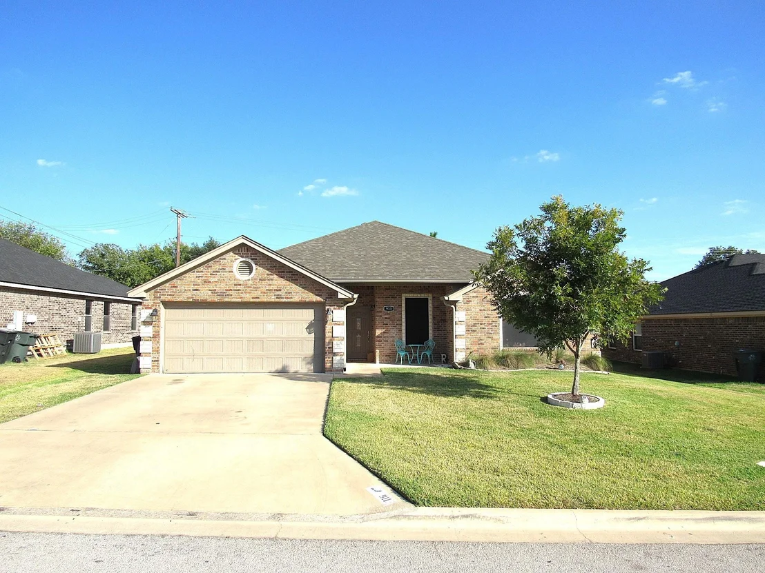 Photo of 911 Stonebrook DR