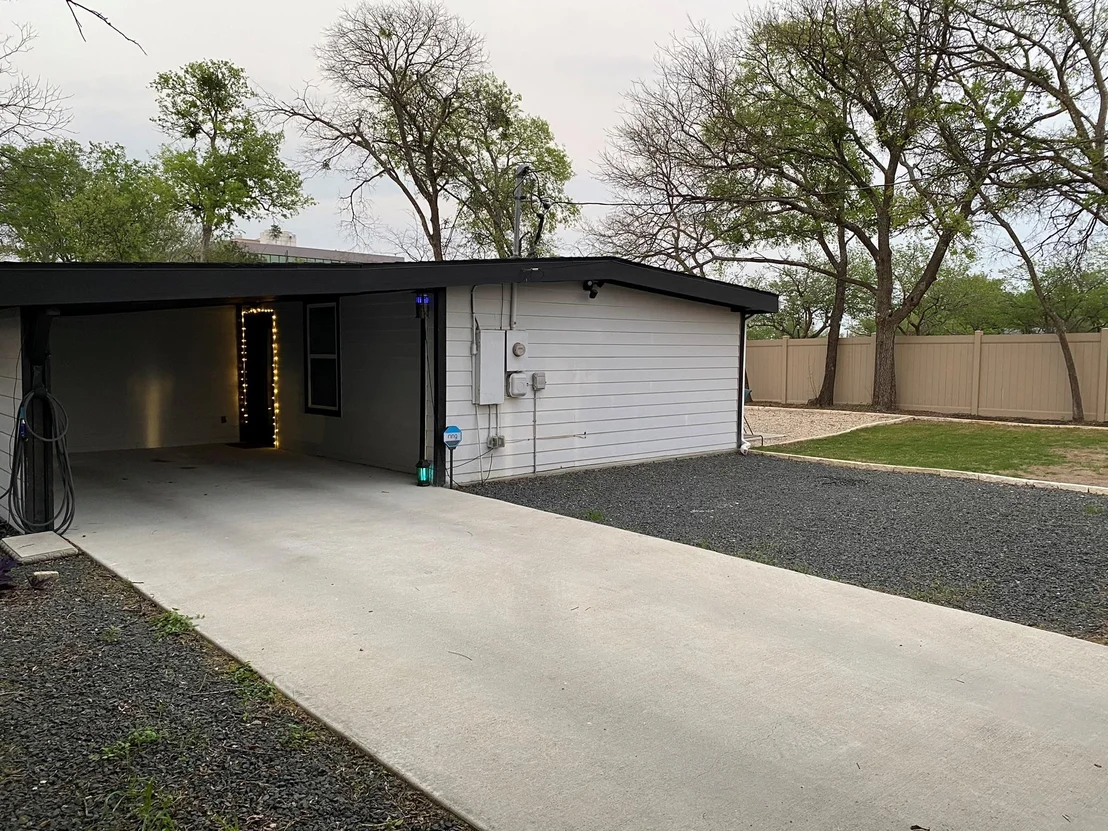 Photo of 1102 Clayton LN