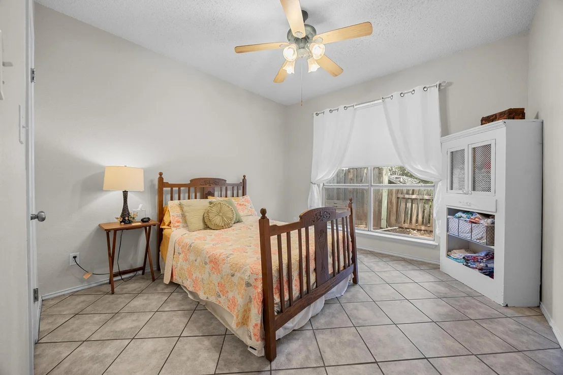 Photo of 1306 River Oak DR