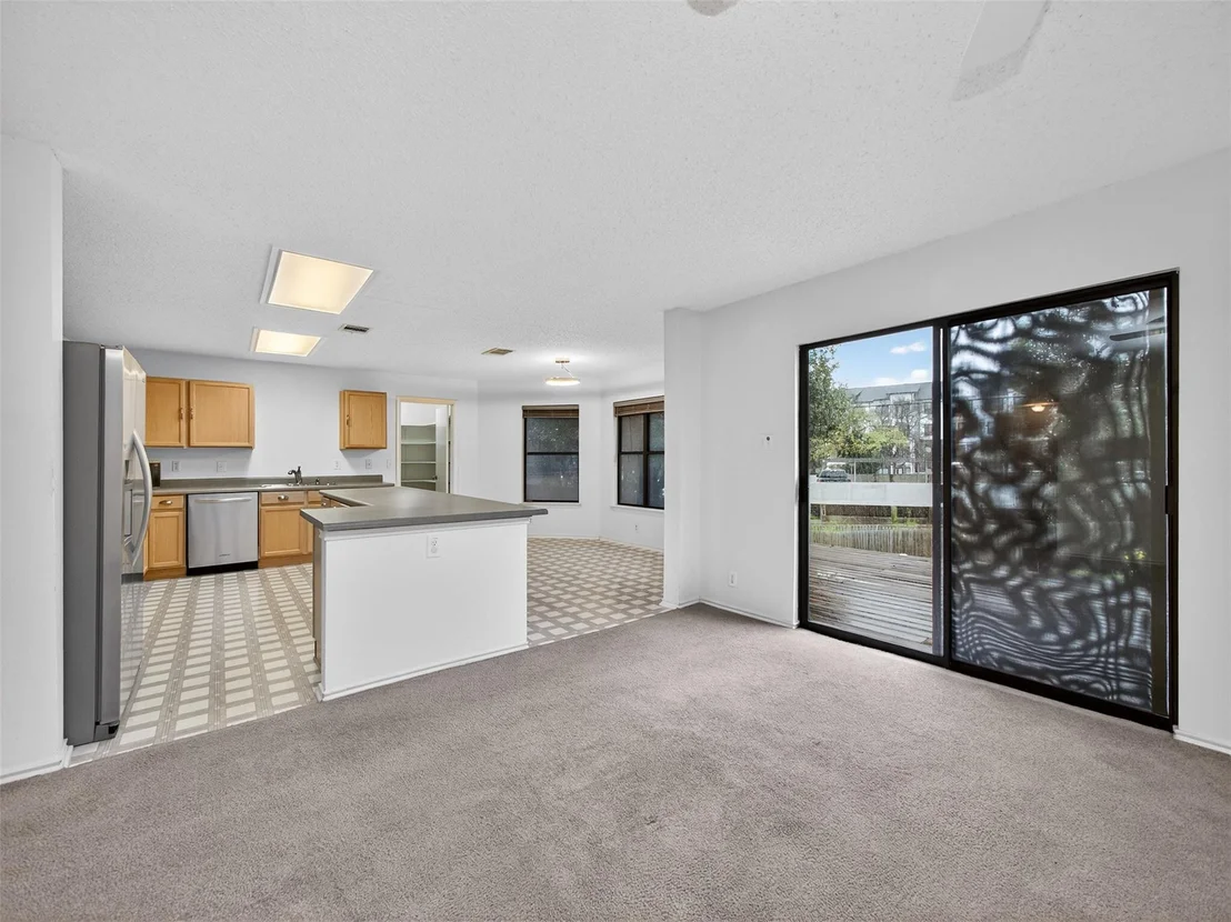 Photo of 15300 Iola CV
