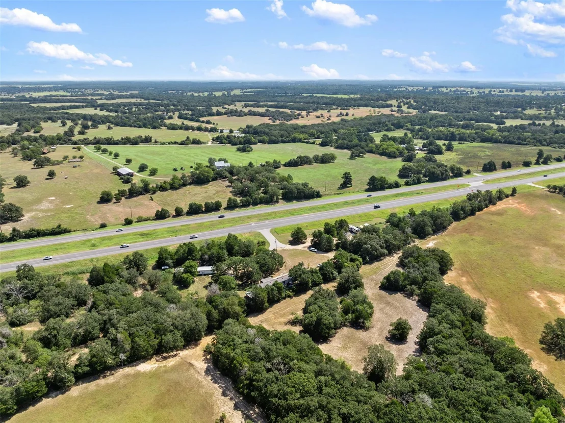 Photo of Unit 1 at 2057 US-290 Highway E