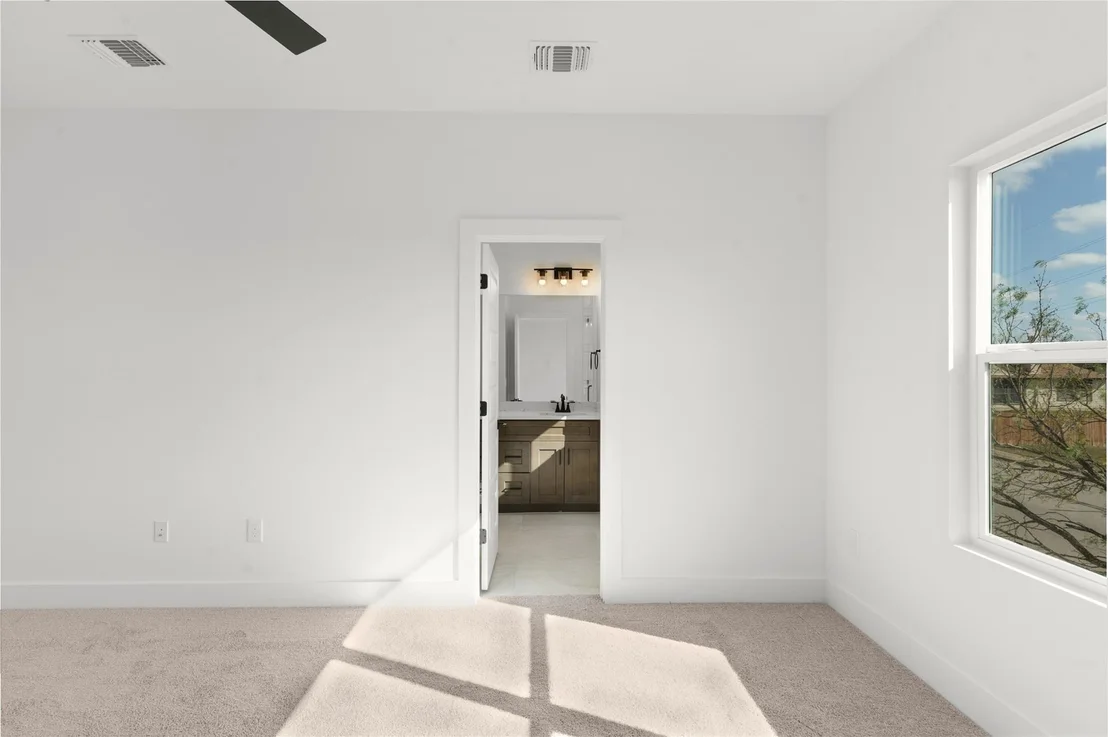 Photo of 107 Carmen CV