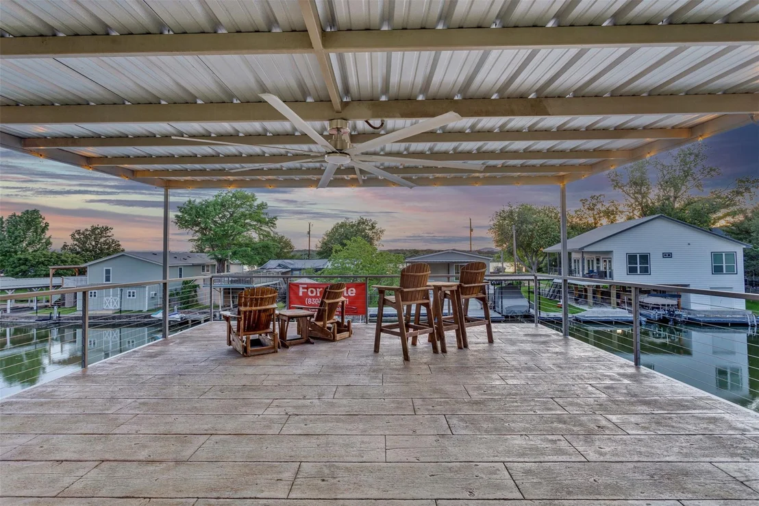 Photo of 702 Liveoak RD