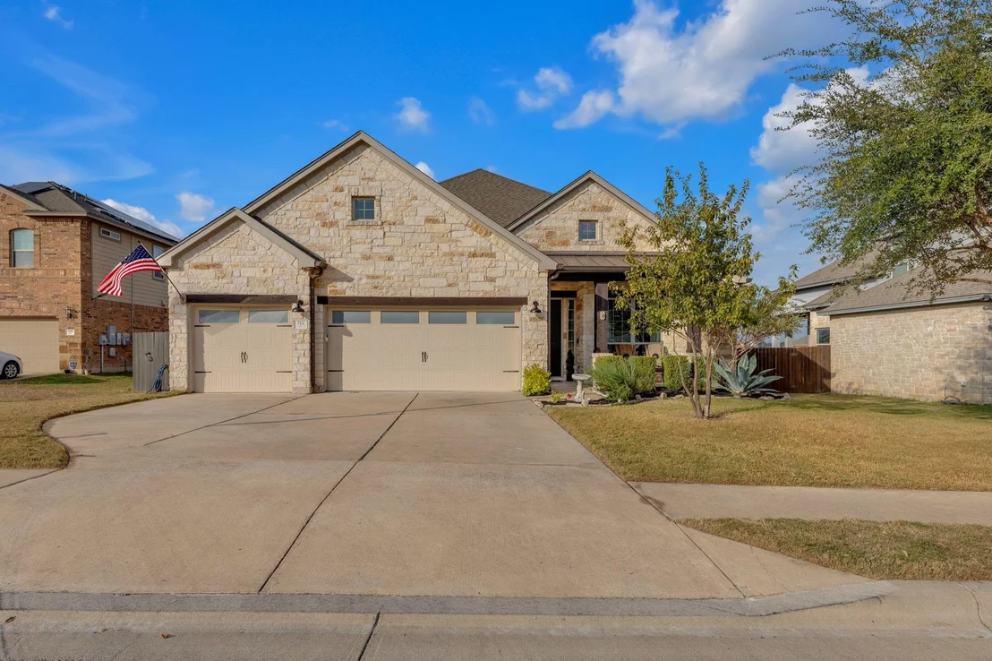 Photo of 712 Carillion DR