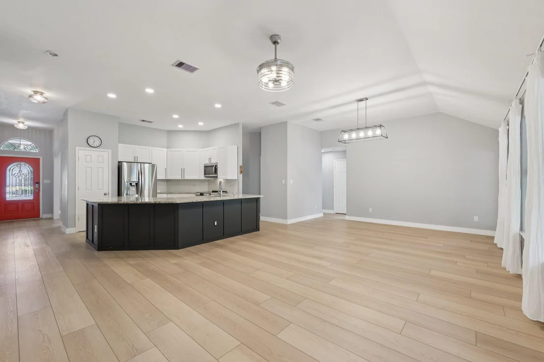 Photo of 653 River Bluff CIR
