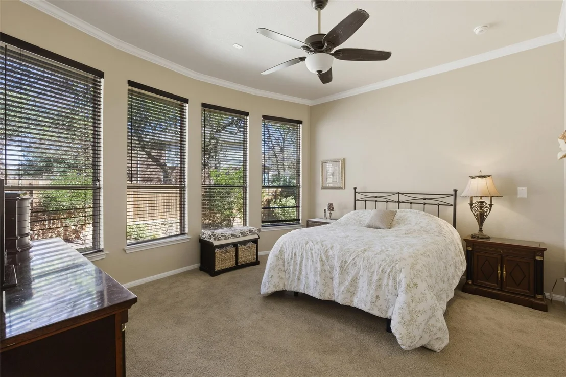 Photo of 526 Victoria DR