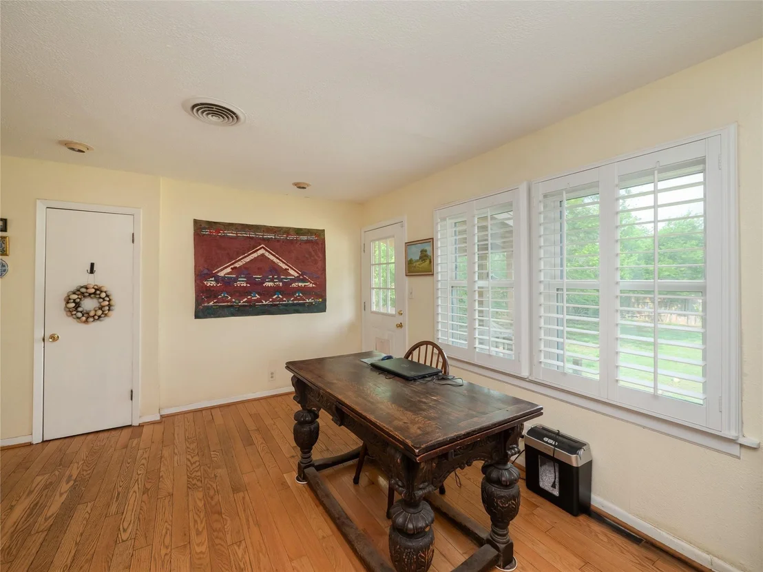 Photo of 700 Lewis DR