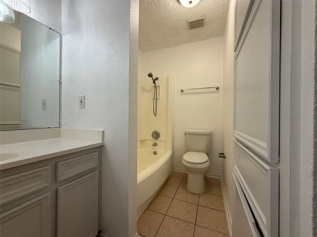 Photo of 503 E Central DR