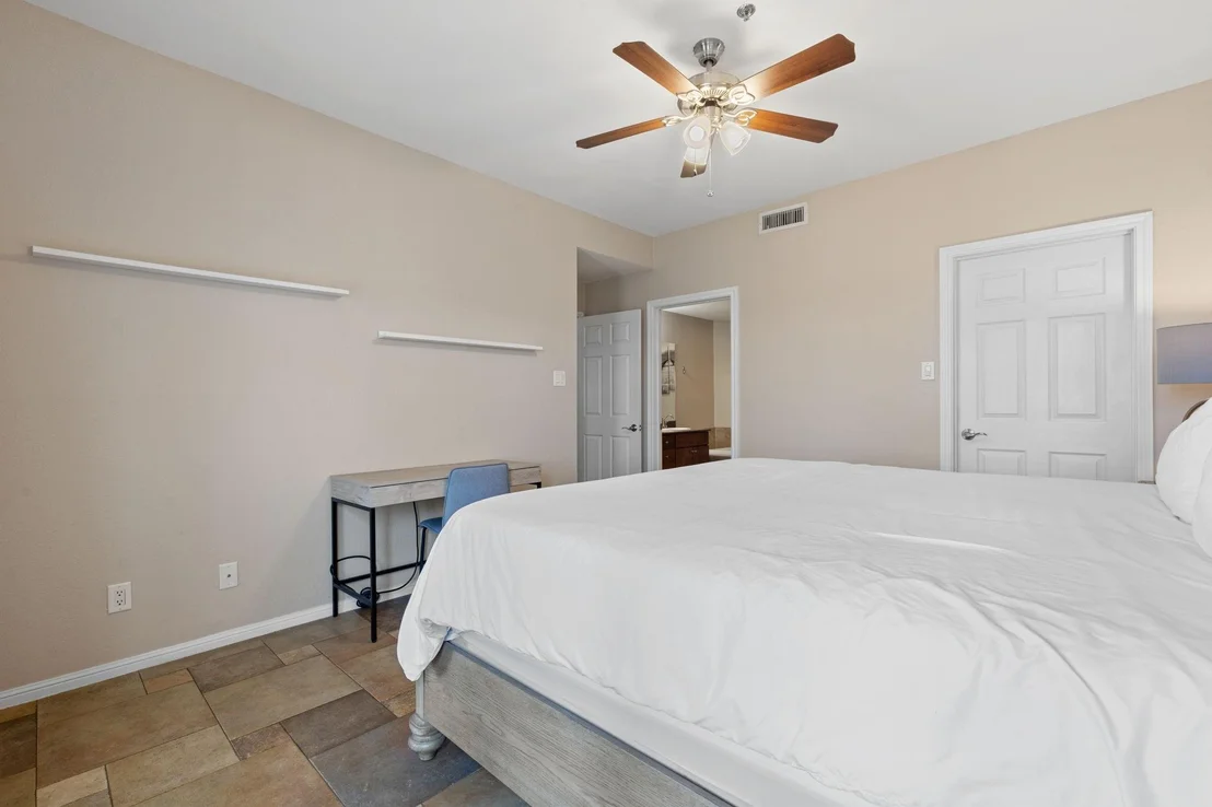 Photo of Unit 3213 at 3404 American DR