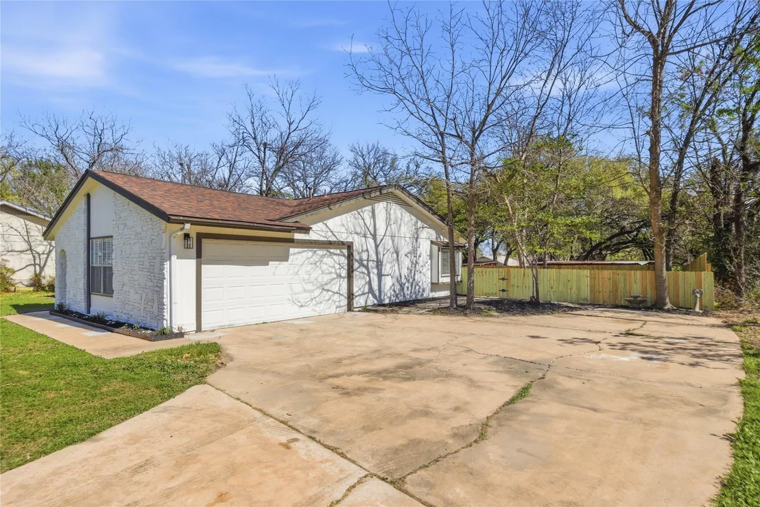 Photo of 600 County Glen ST