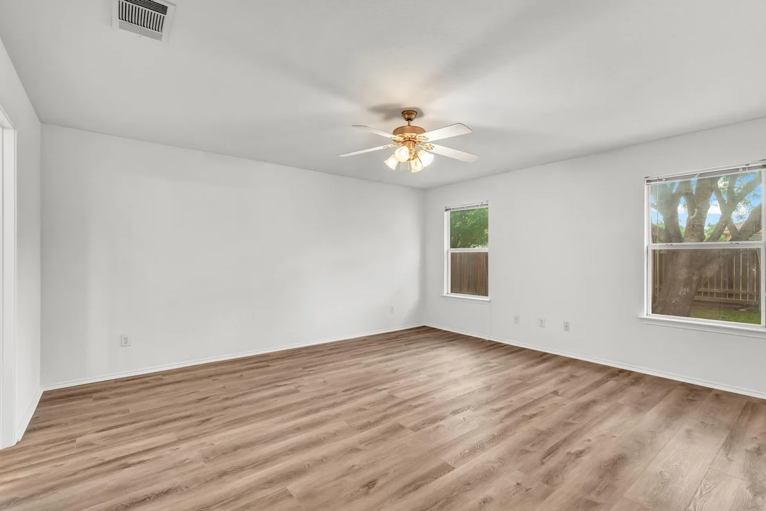 Photo of 609 Golden Gate DR