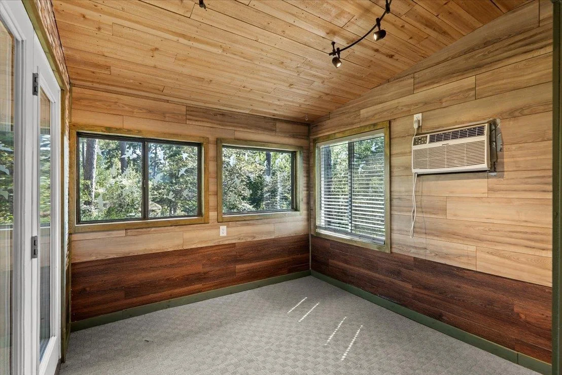 Photo of 138 Forest LN