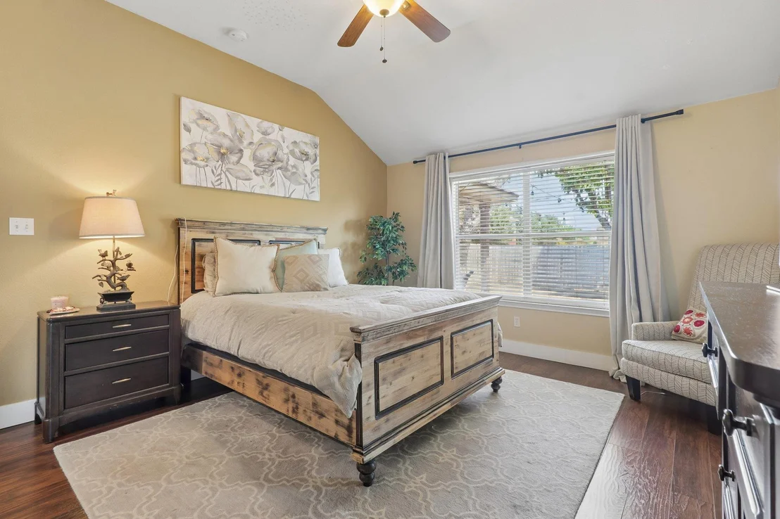 Photo of 302 Lone Star BLVD