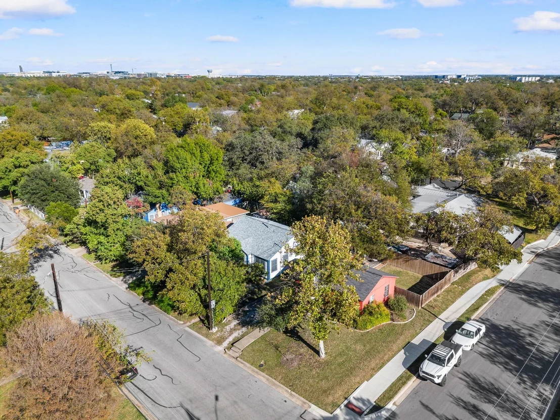 Photo of 3301 Robinson Ave