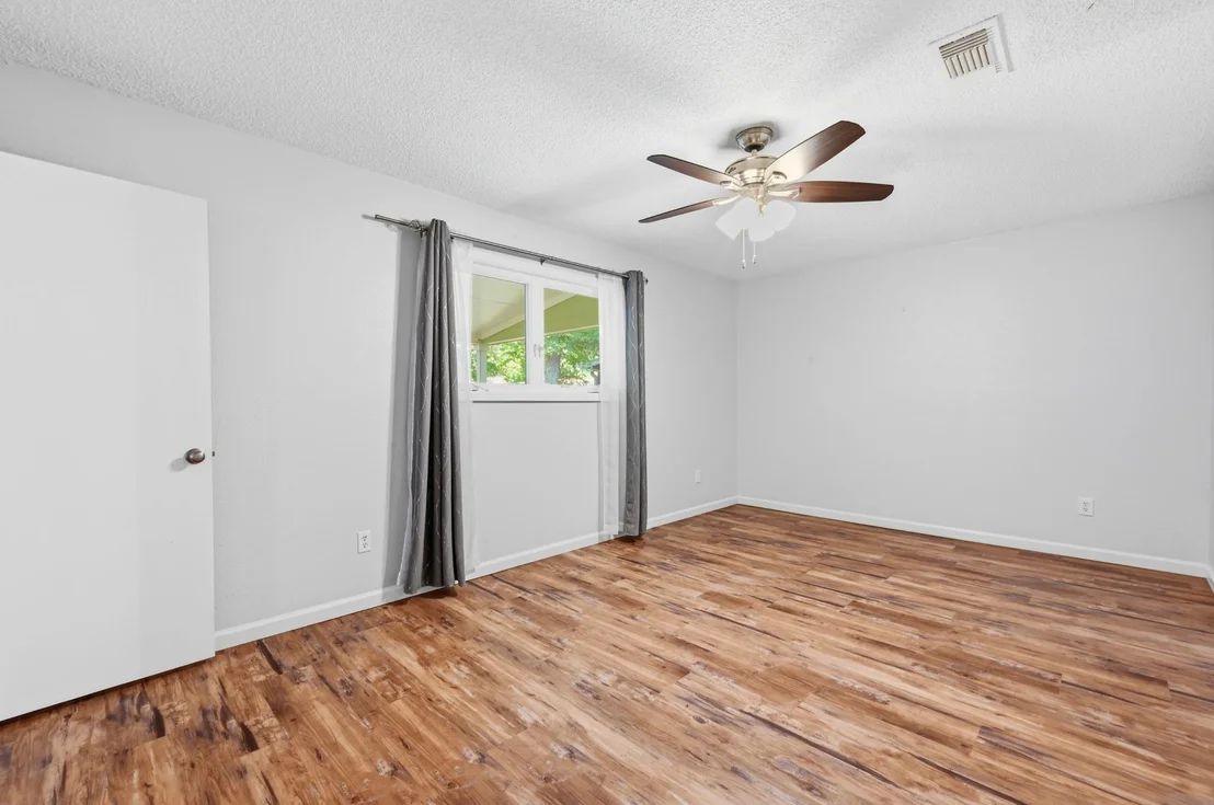 Photo of 5509 Porsche LN