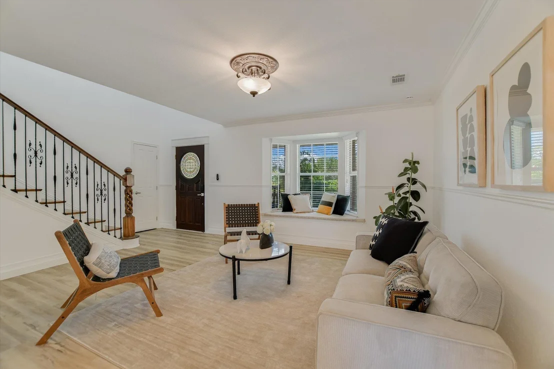 Photo of 131 High Gabriel DR