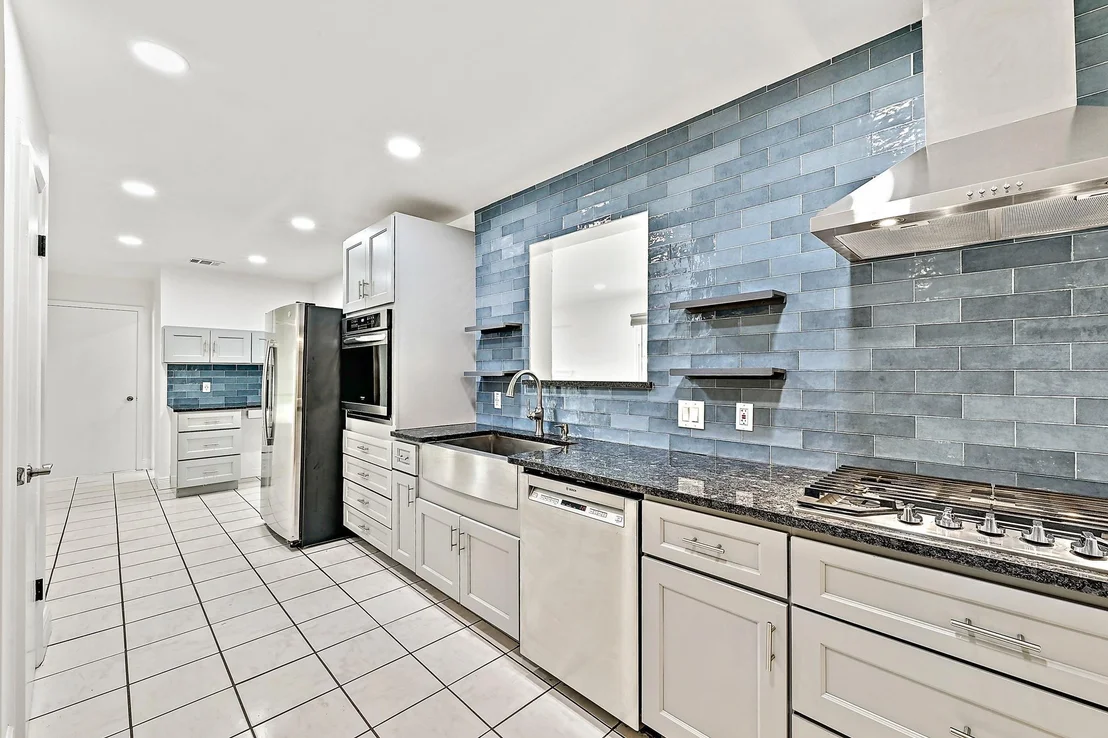 Photo of 1804 Oakridge DR