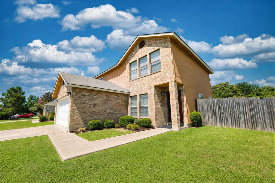Photo of 1347 Lakeside LOOP