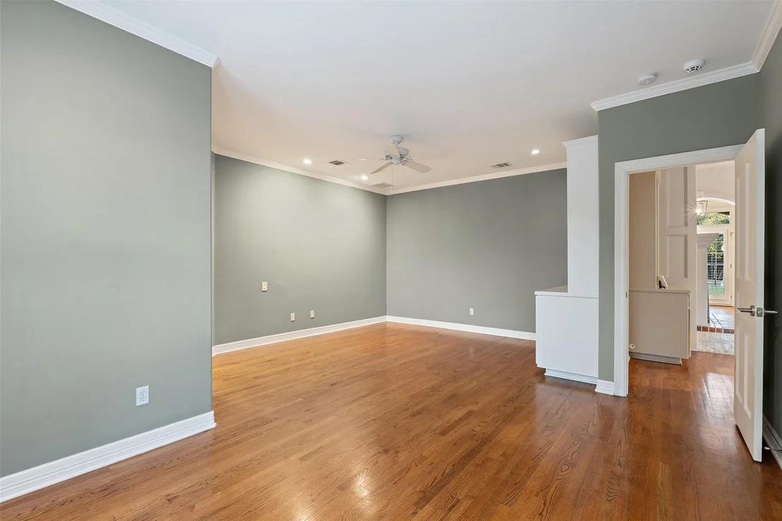 Photo of 127 Roberts CIR