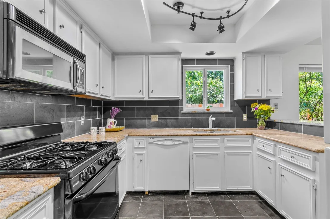Photo of 1305 Doonesbury DR
