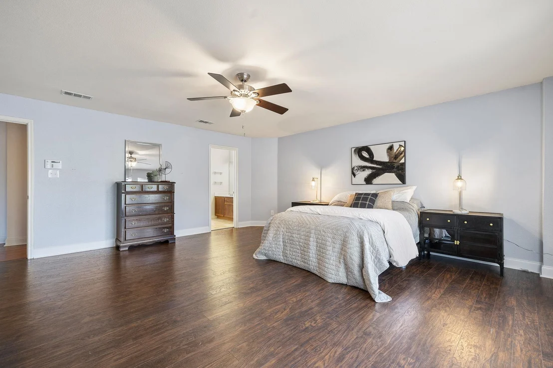 Photo of 1007 LAURELLEAF DR