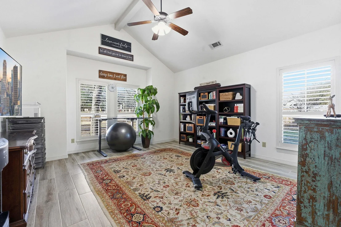 Photo of 308 Oak Plaza CV