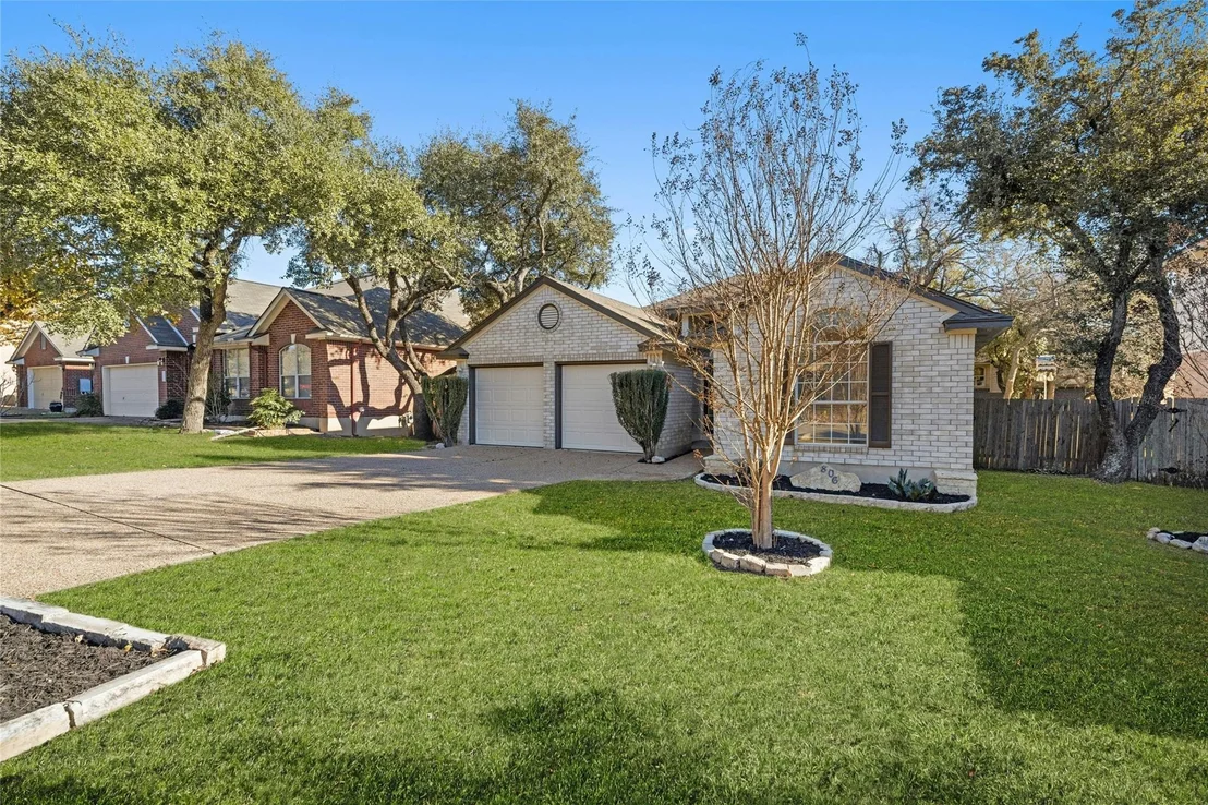Photo of 806 Hilltop DR