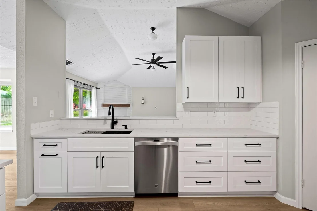 Photo of 1417 Alexis CV
