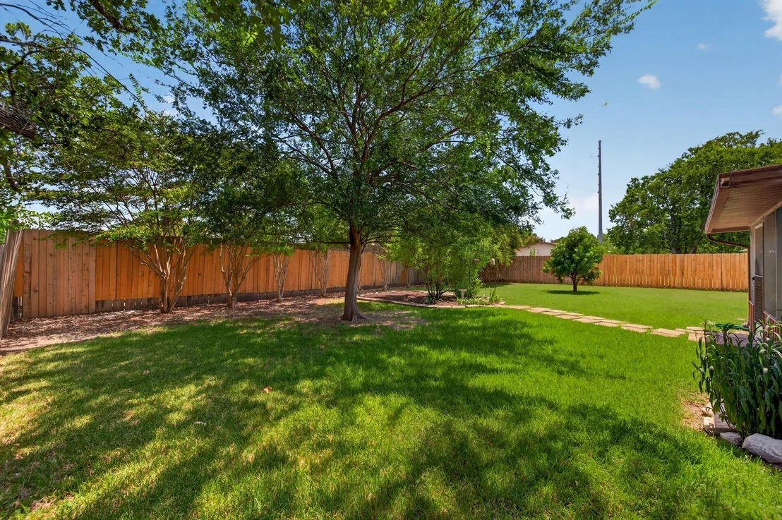 Photo of 600 E Central DR