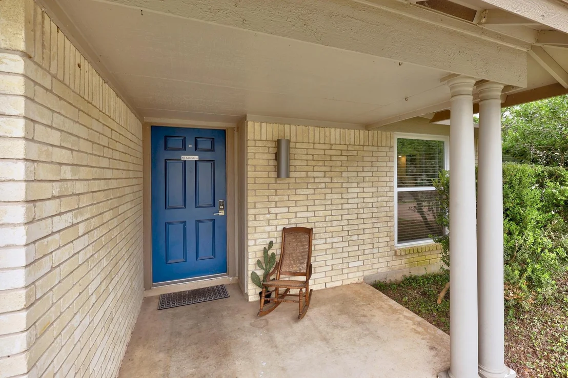 Photo of 1301 S Meadows DR