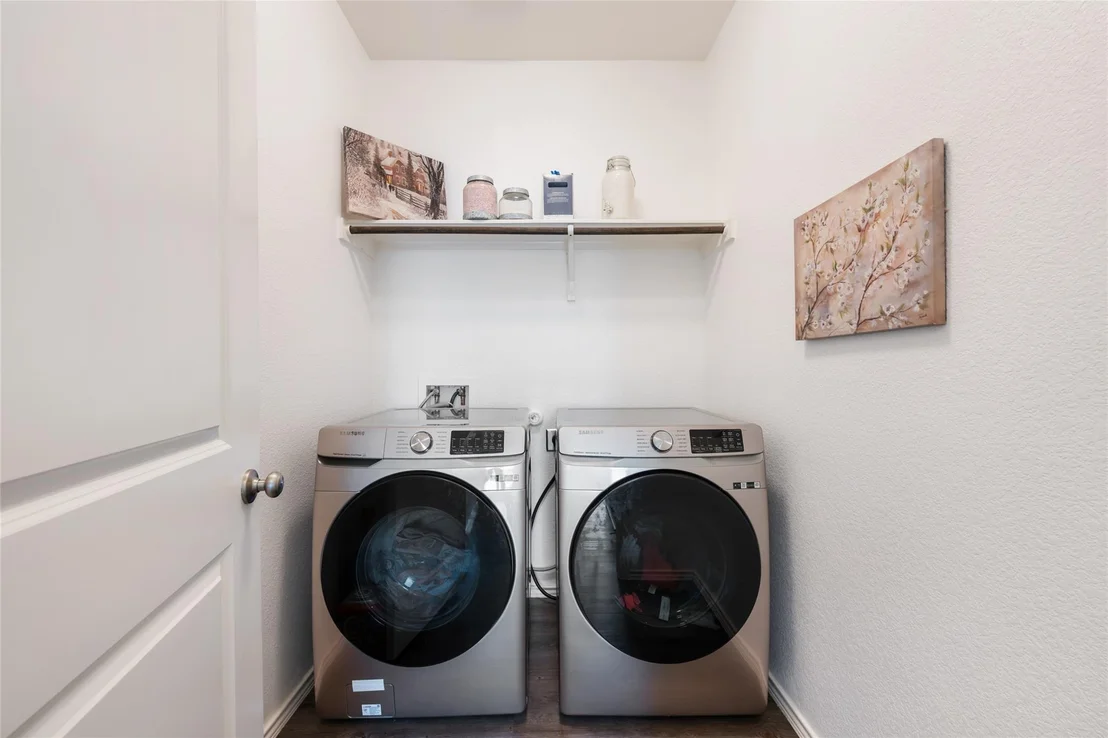 Photo of Unit 12F at 524 Circle WAY