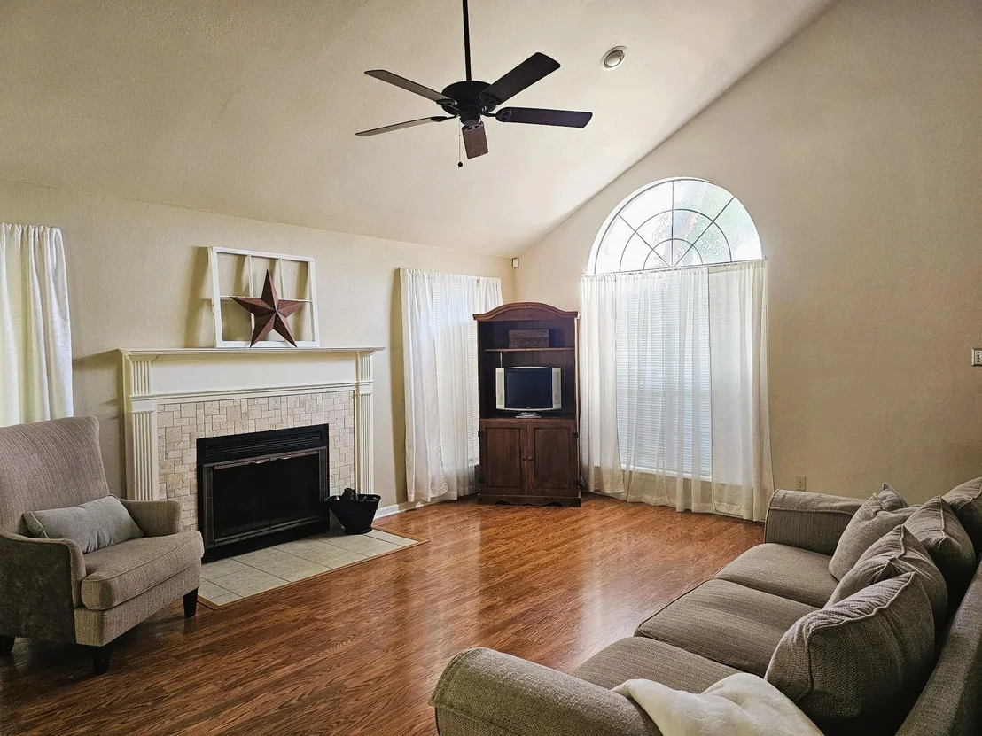 Photo of 1202 Bowen Ave
