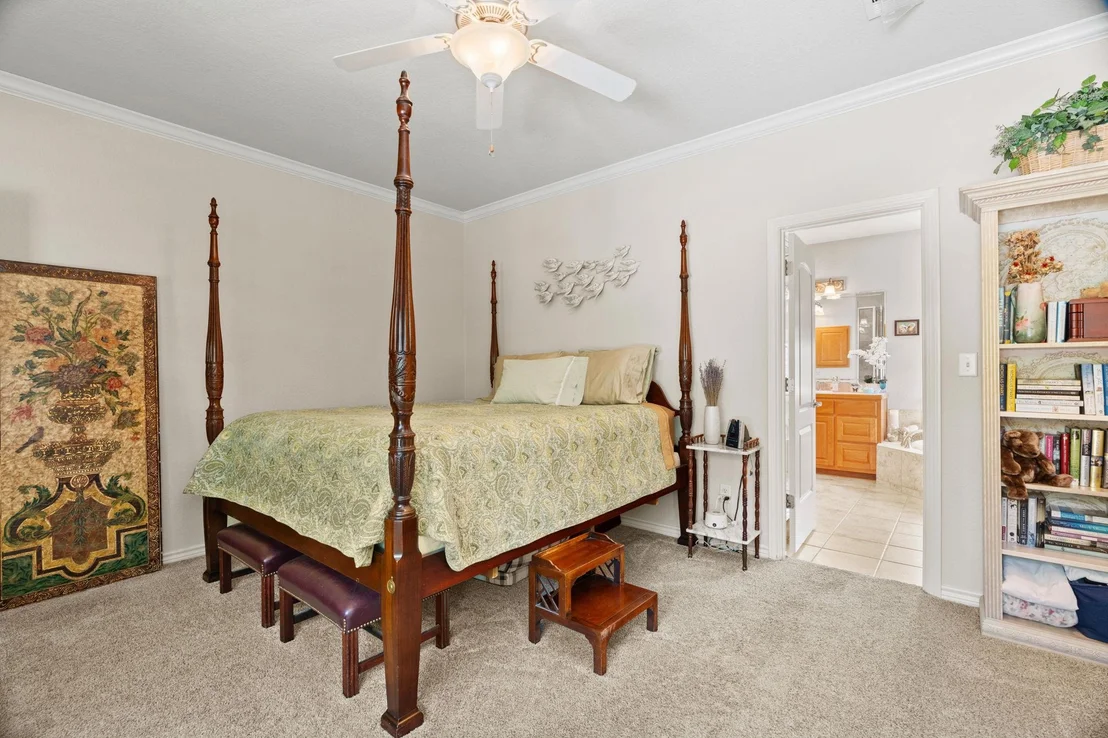 Photo of 813 Lacey Oak CIR