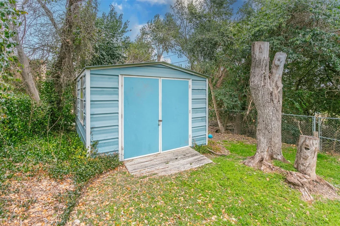 Photo of 2601 River Oaks DR