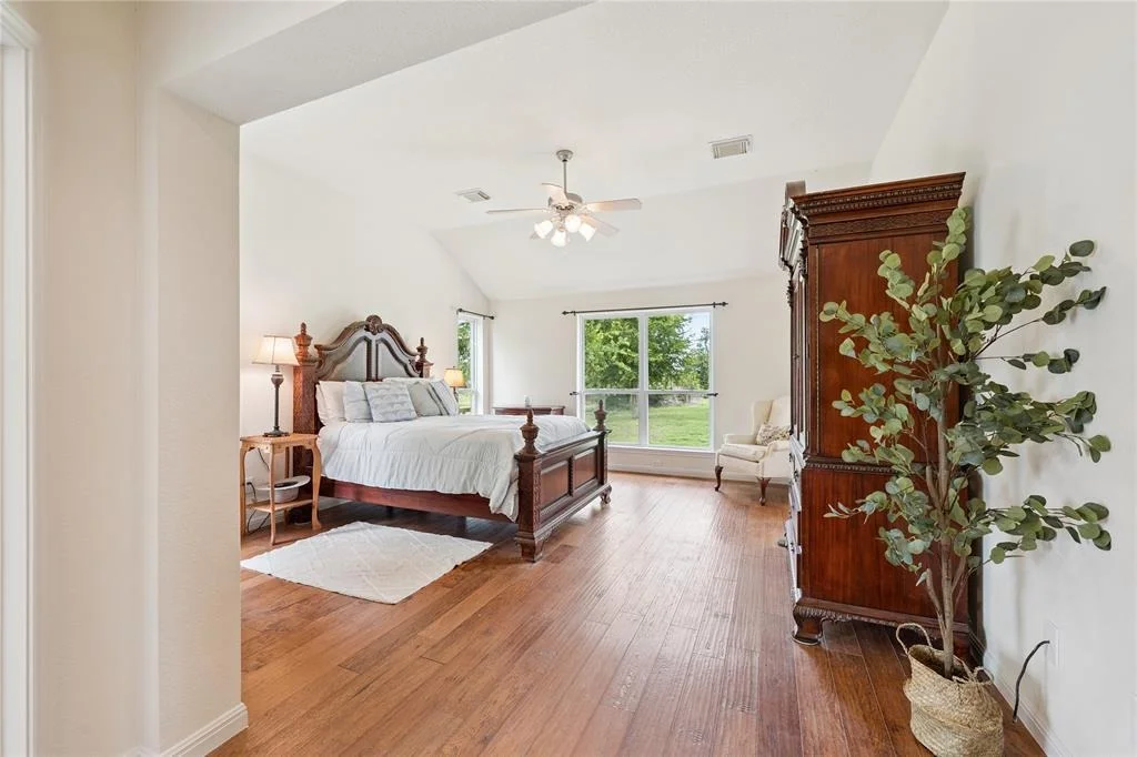 Photo of 424 N Crawford LN N
