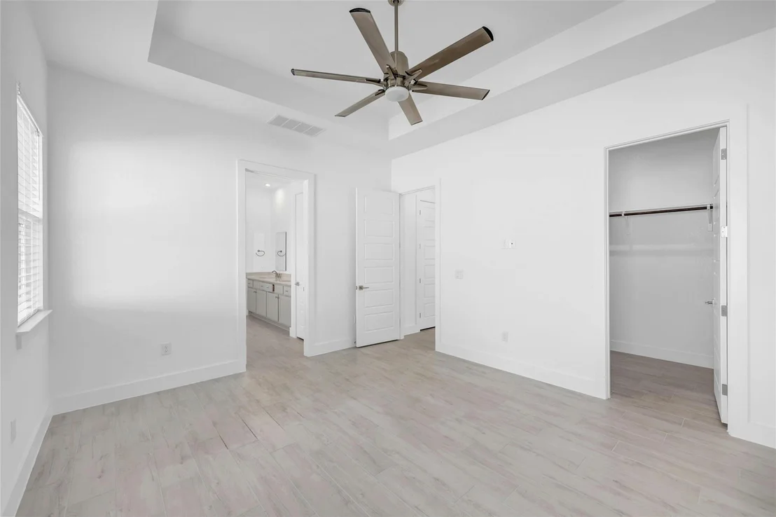 Photo of 213 Oakley PASS