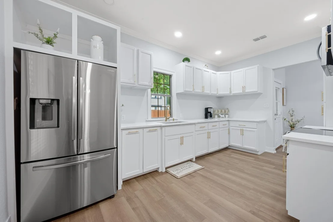 Photo of 602 E 6th ST