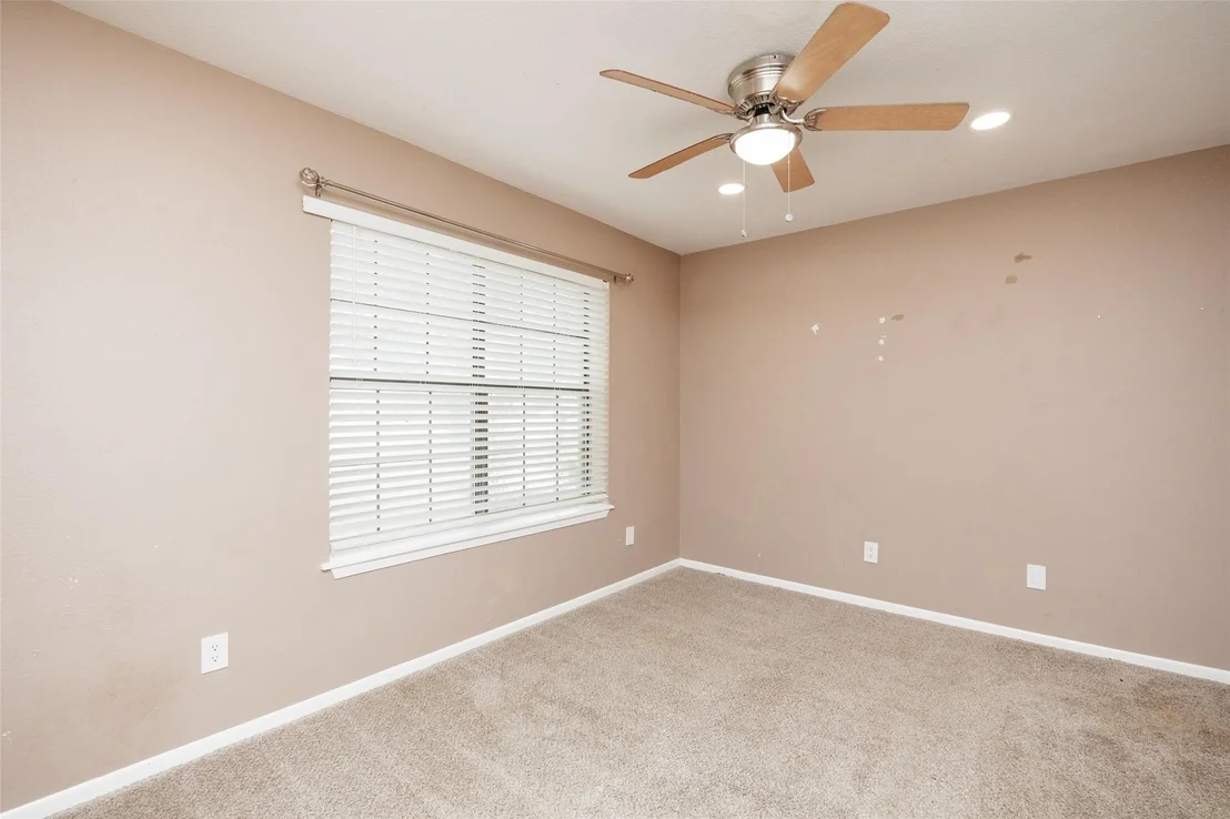 Photo of 320 Long Pointe DR