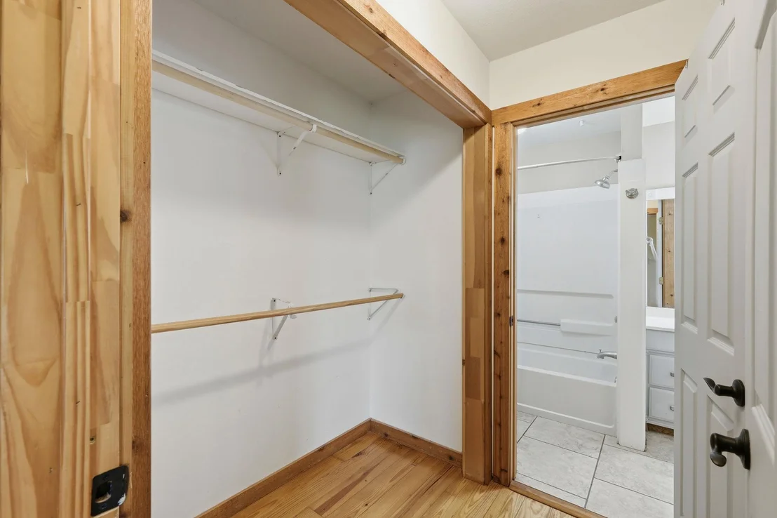 Photo of 903 SUMMIT CRES