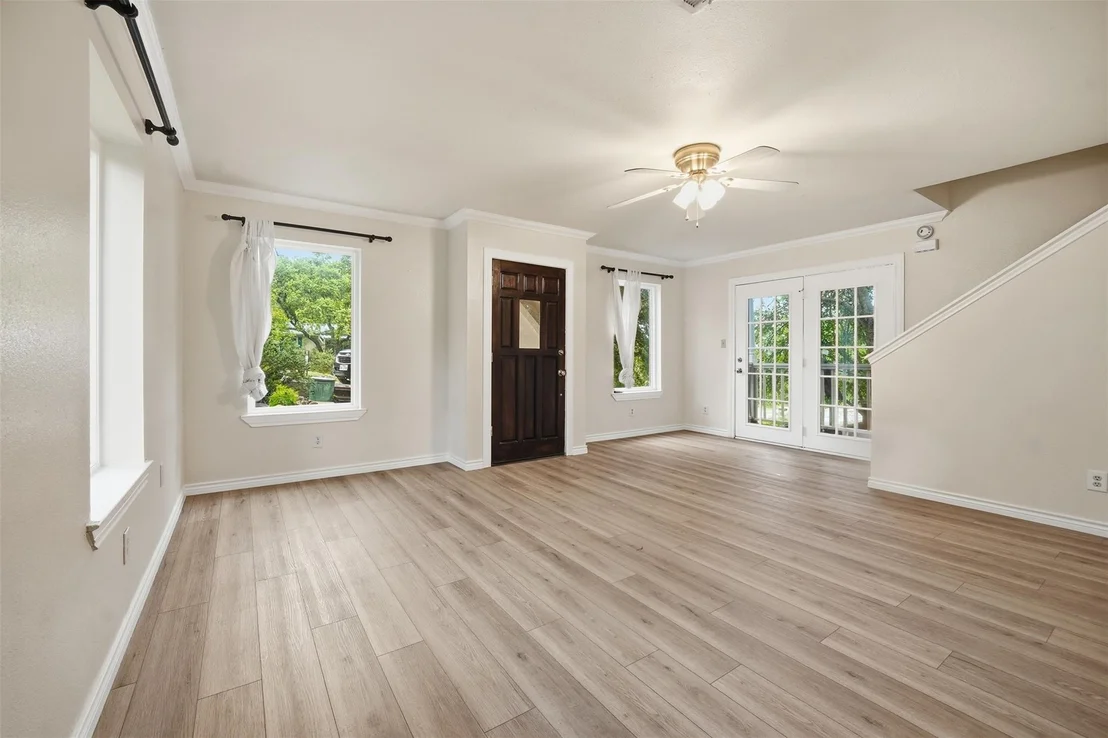 Photo of 1104 Franklin DR