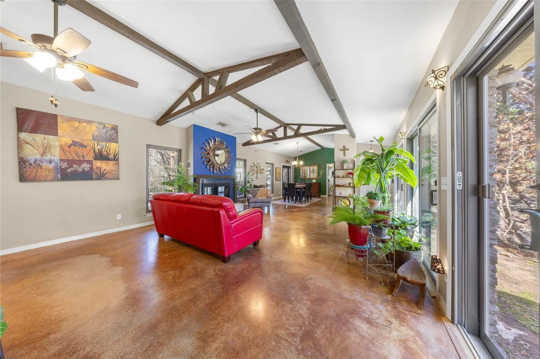 Photo of 305 Clear Springs RD