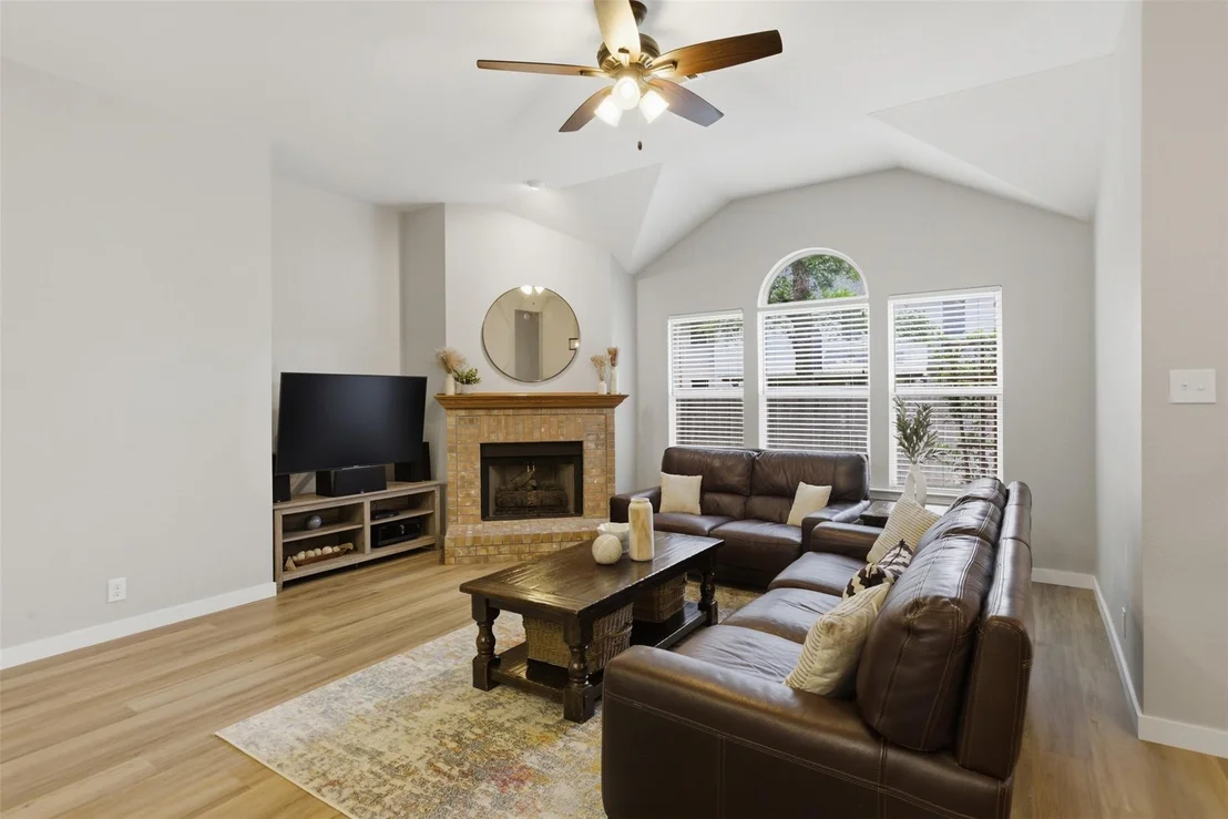 Photo of 2100 Red Oak CIR