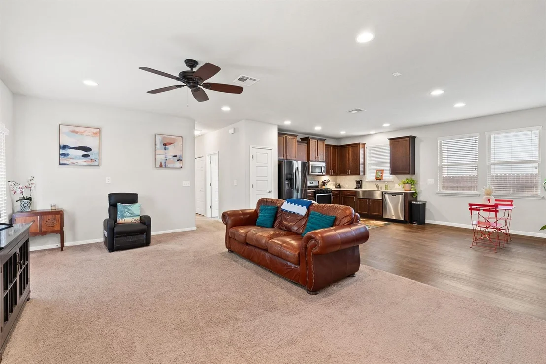 Photo of 557 Twisted Oaks LN