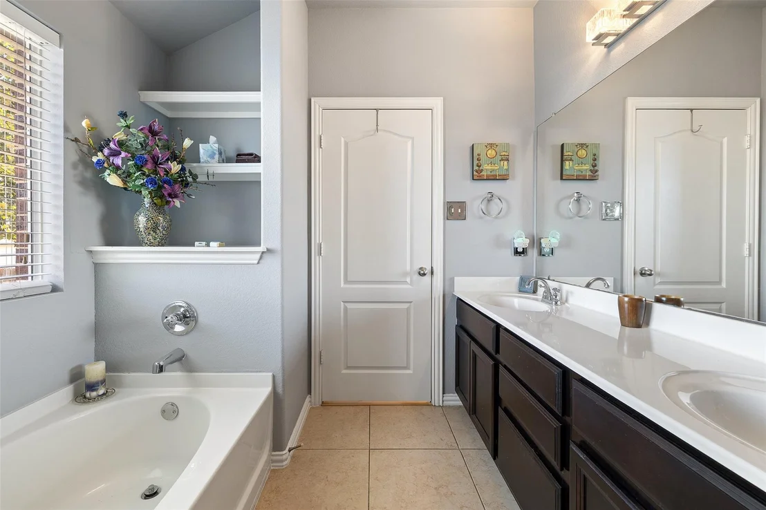 Photo of 339 Strawberry Blonde DR
